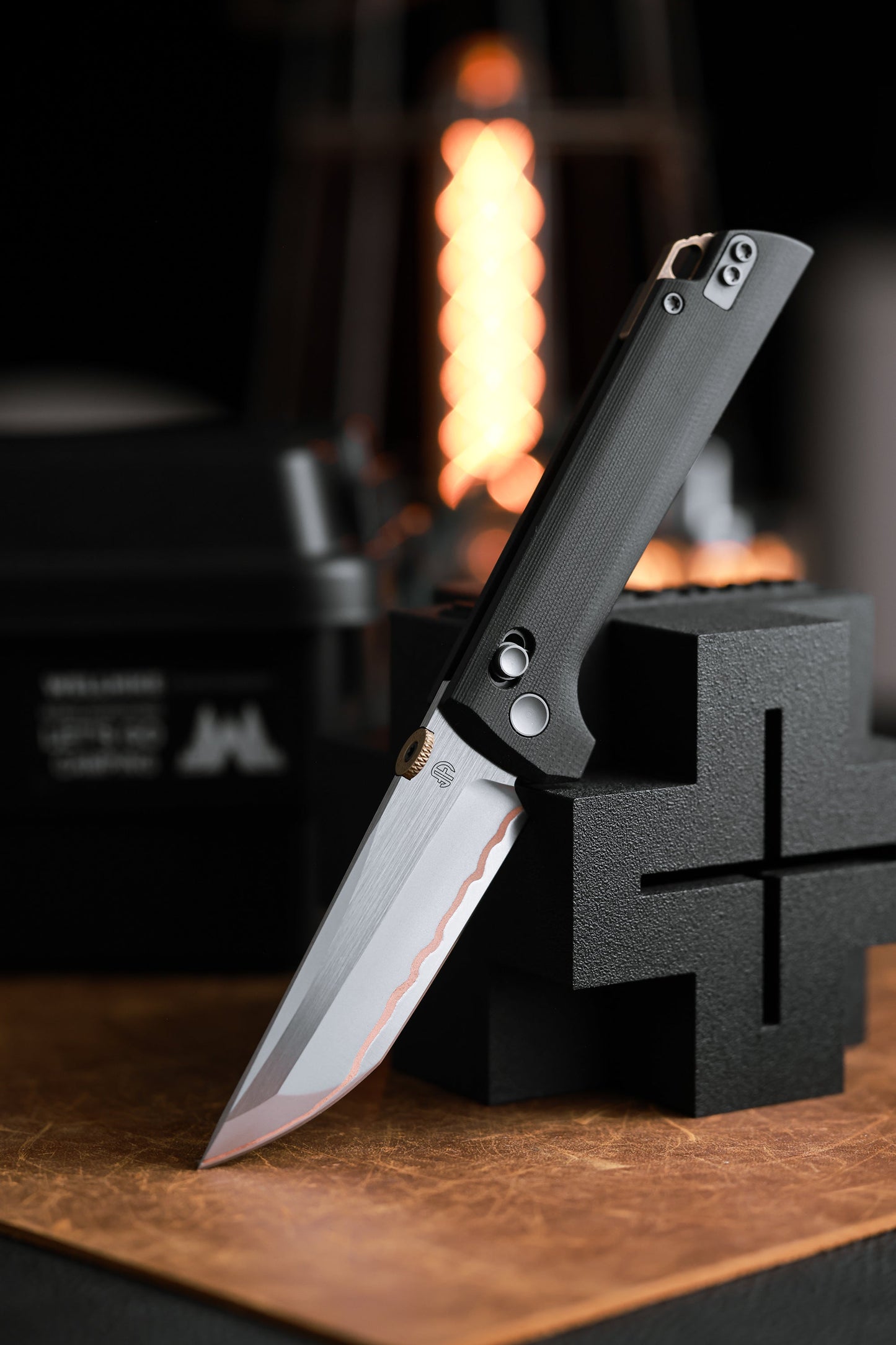 North Mountain Blade 2418-BK-5 Chop crossbar lock detail