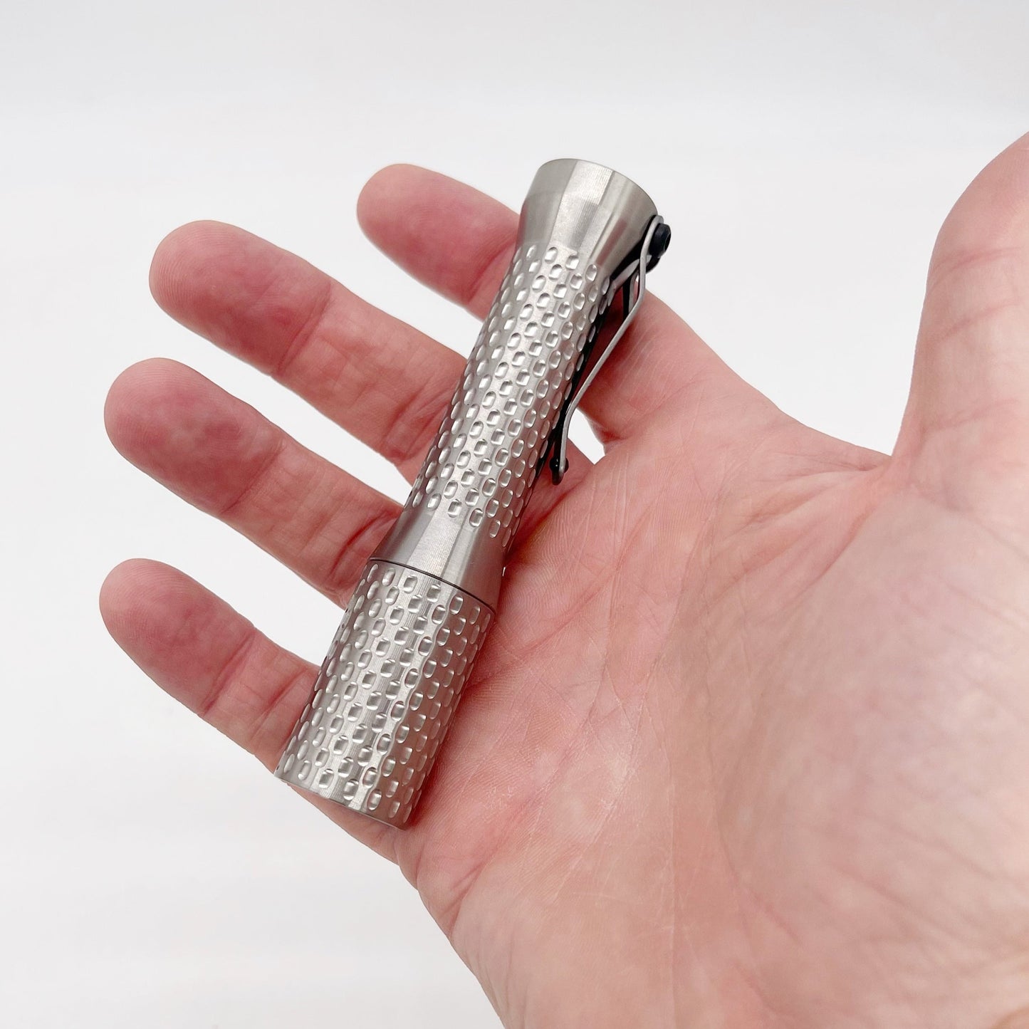 Dawson Machine Craft Divot Slim Flashlight – Satin Titanium, Nichia 519a 4500K LED