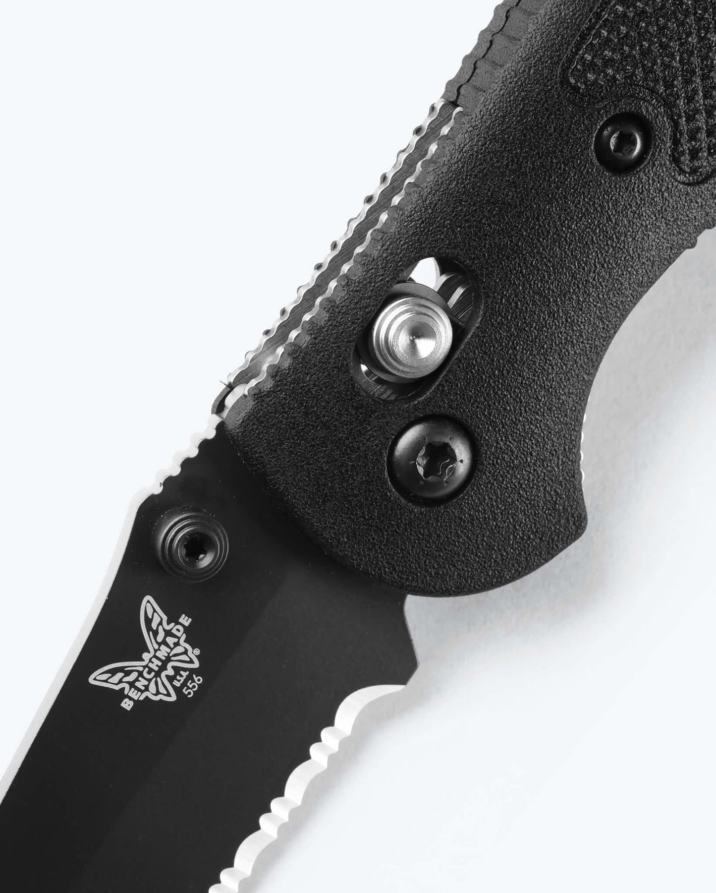 Benchmade Mini Griptilian 556SBK-S30V AXIS lock detail