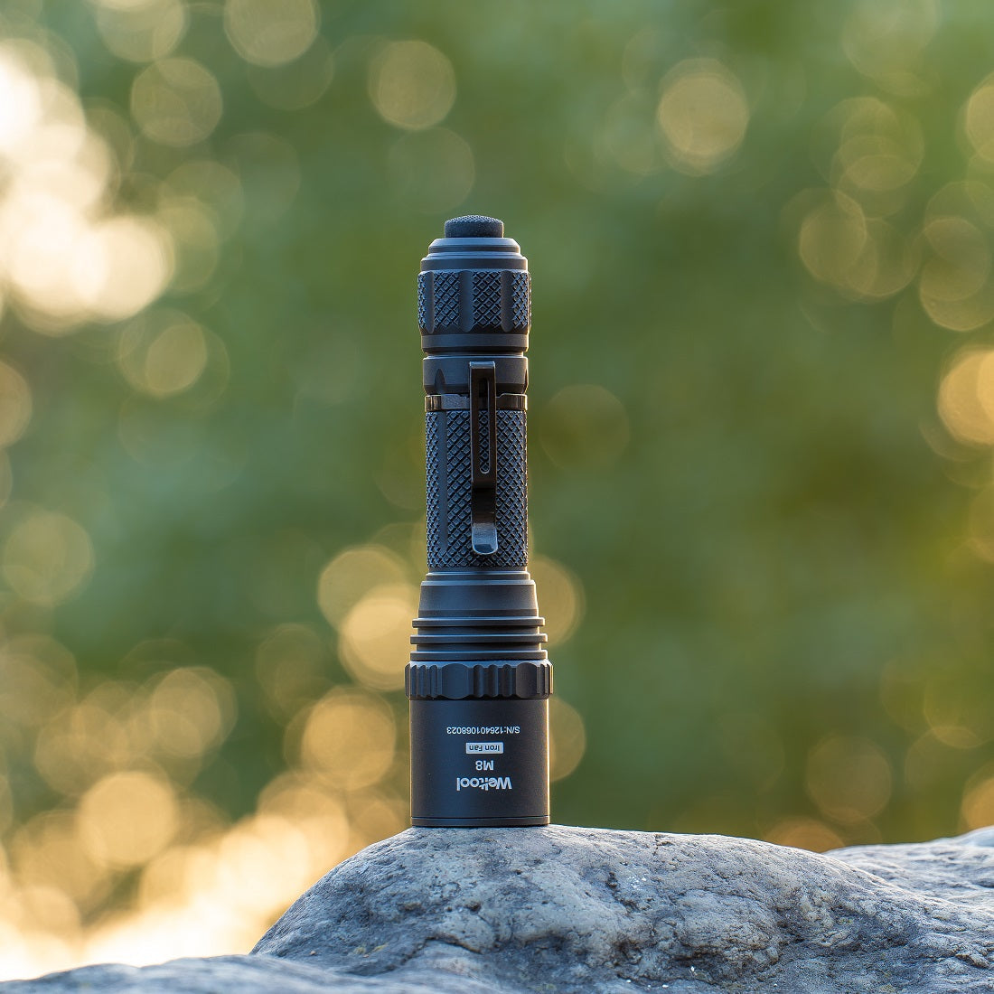 Weltool M8 (71264) zoomable LED flashlight detail