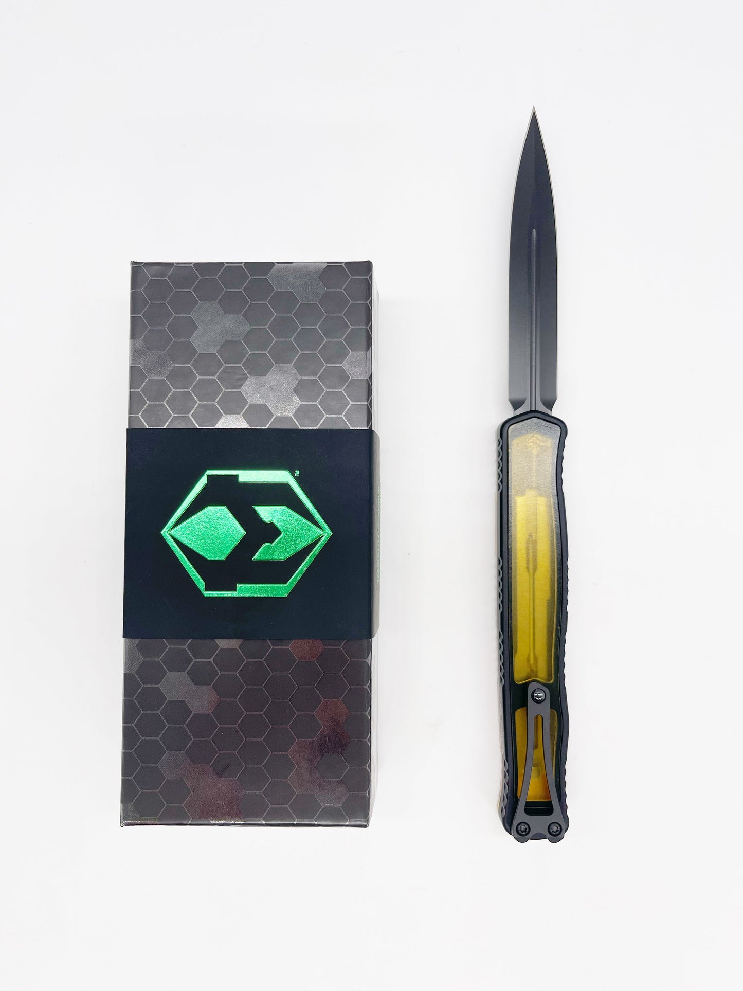 Heretic Knives CLERIC II 4.25" DLC Magnacut Black Aluminum Handle Ultem Cover/Inlay