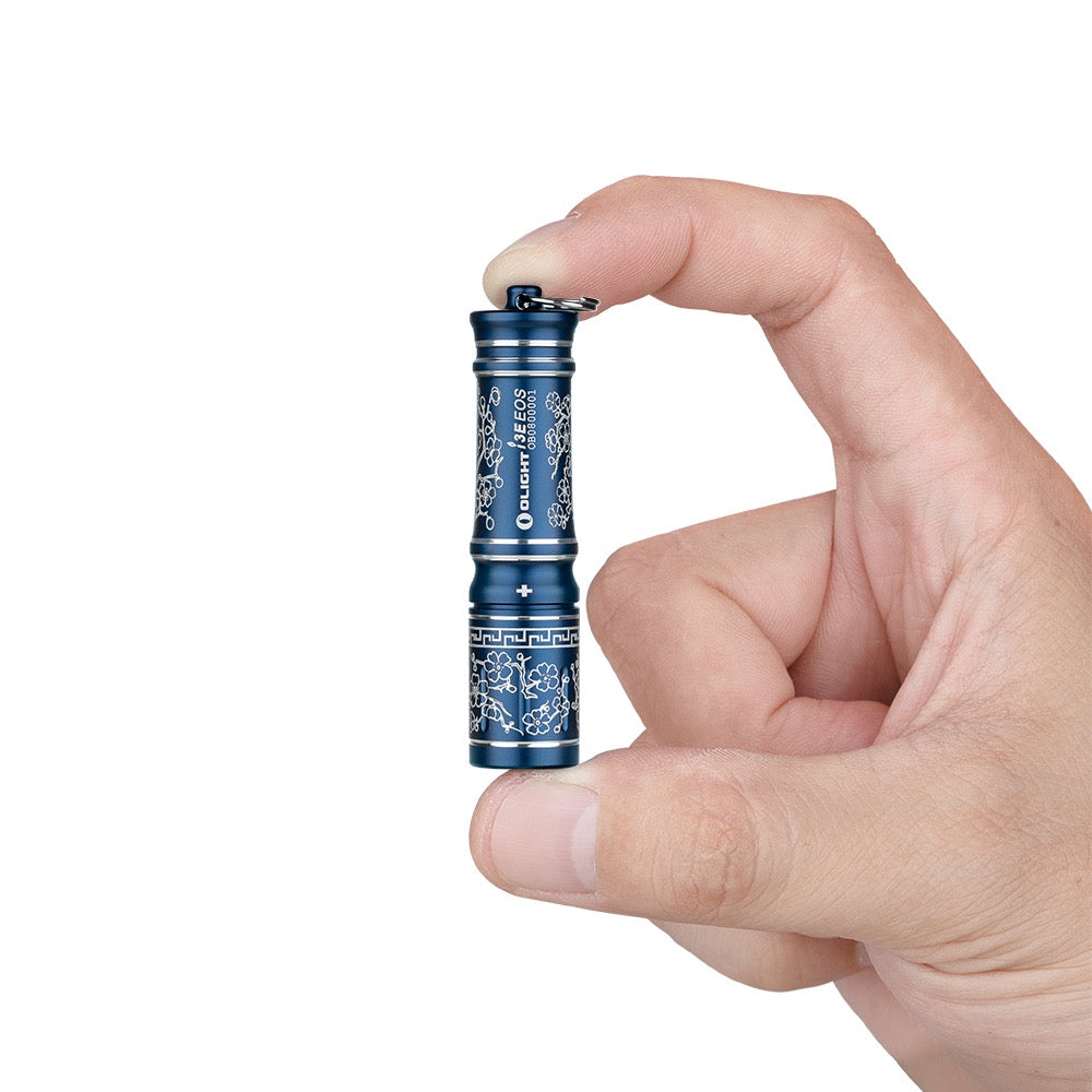 Olight i3E EOS Blue Porcelain twist activation and knurled head detail
