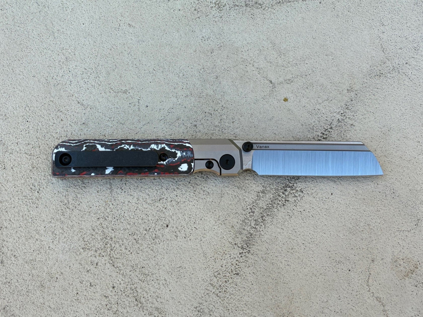 Knife Standards RR Station EXPRESS 'Sith' – EDC Knife Vanax SuperClean Steel Titanium Handles w/ Snowfire Fat Carbon Inlays