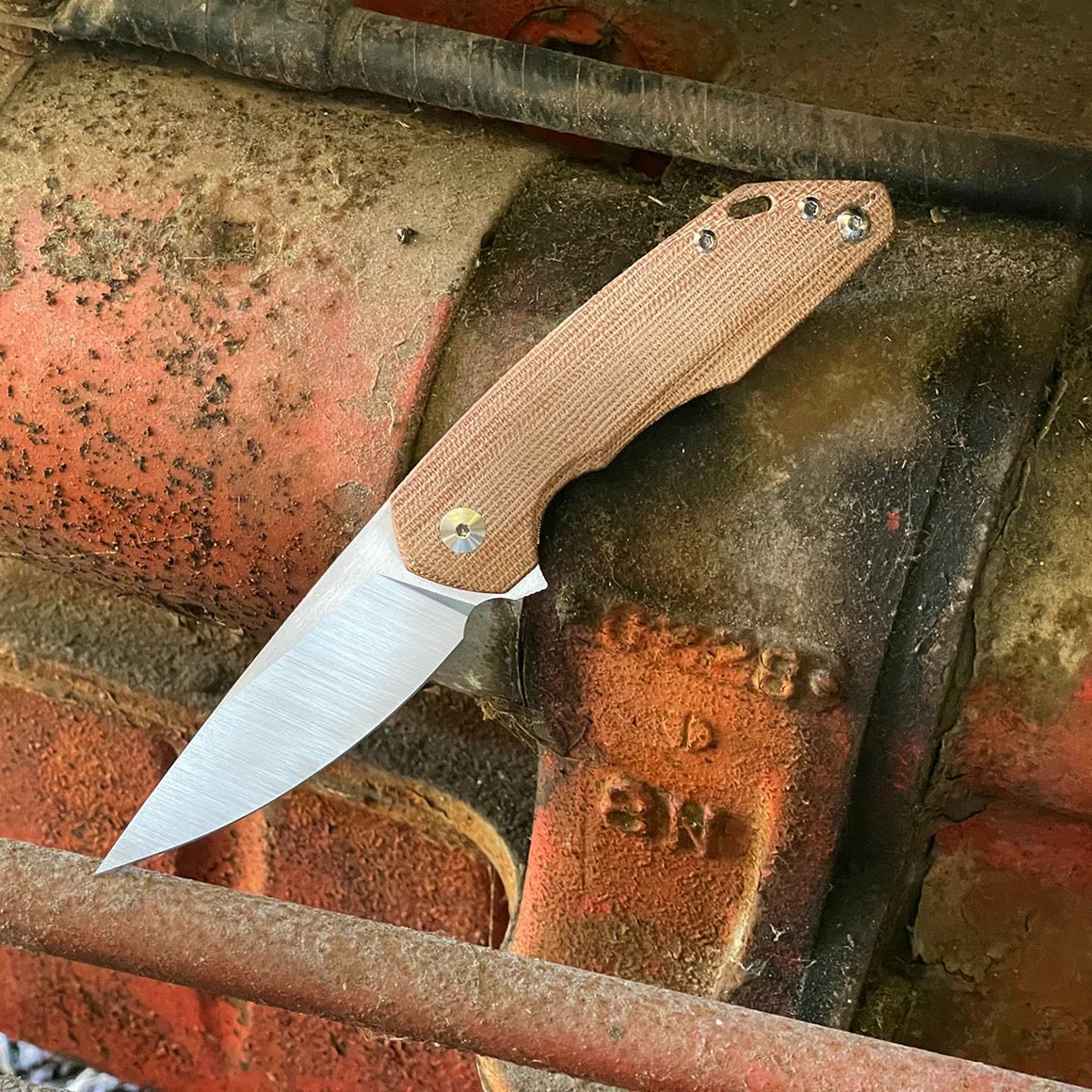 Giant Mouse ACE Corta 3.1in Böhler M390 Microclean Stainless Steel Natural Canvas Micarta Handle