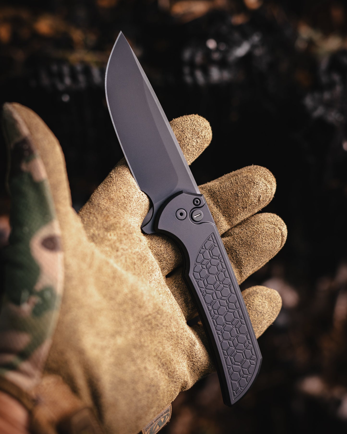 Pro-Tech Mordax Operator Black Gridlock Texted Handle DLC Black Magnacut Blade Tritium Button