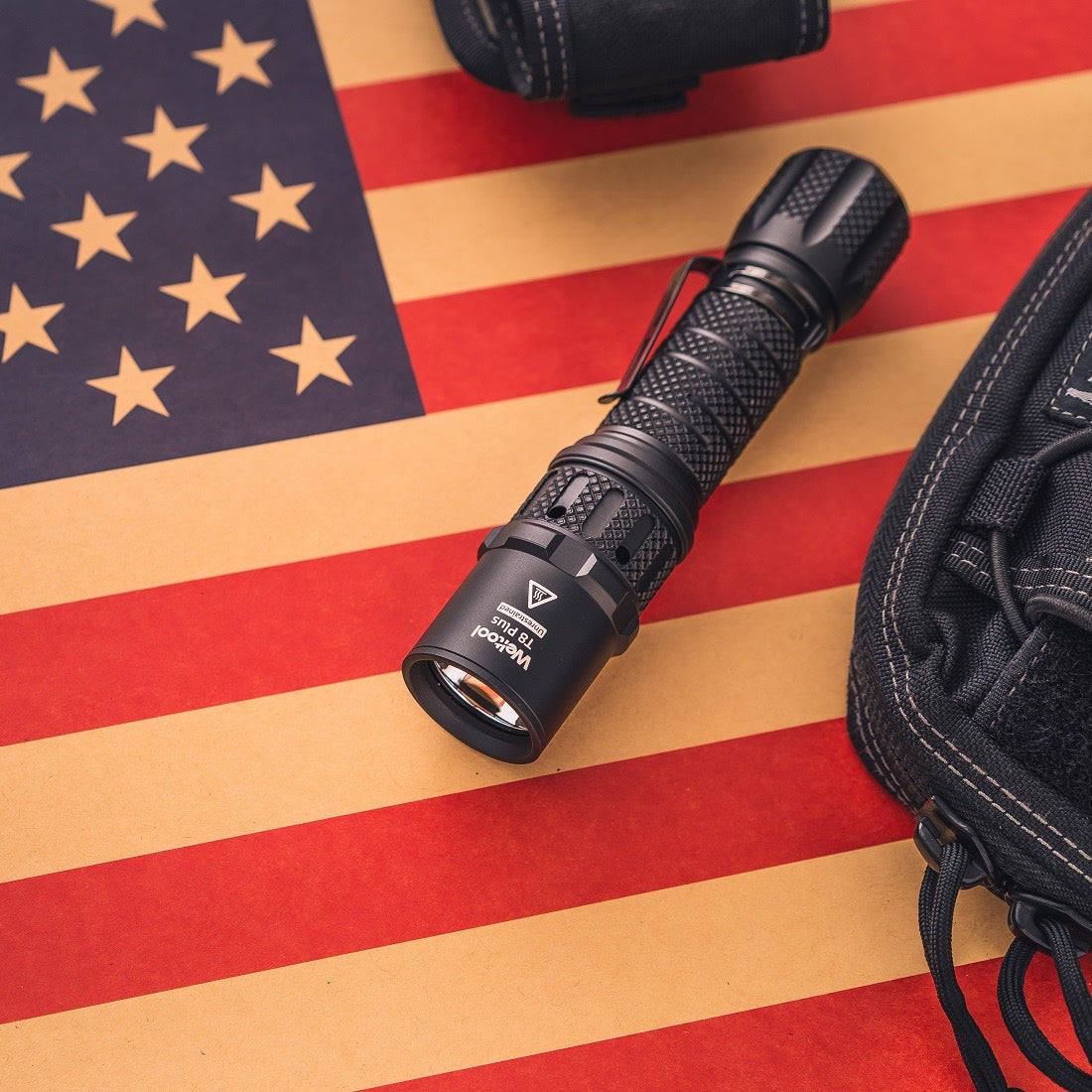 Weltool T8Plus 2100 Lumen 94k Candela Flashlight 1 * 21700 Battery