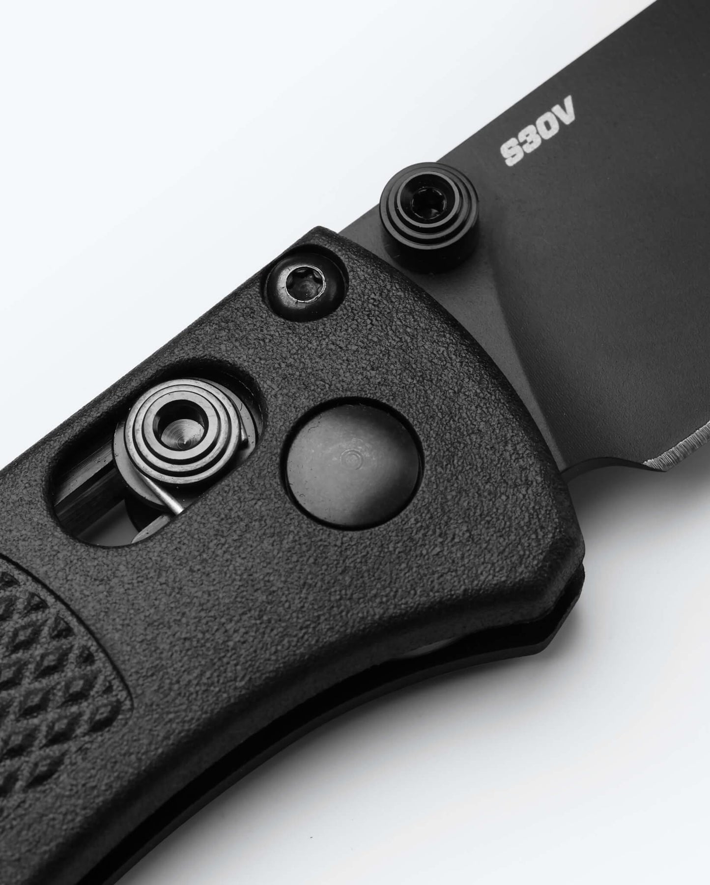 Benchmade Mini Bugout 533BK-2 AXIS lock detail