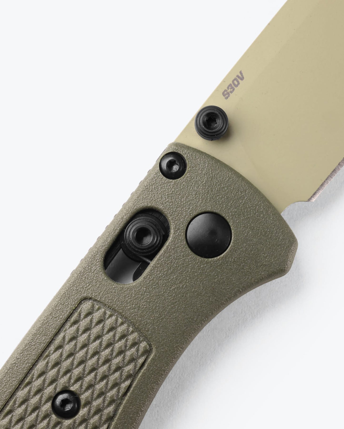 Benchmade Bugout 535TN-11 Dark Olive Grivory handle and AXIS Lock detail
