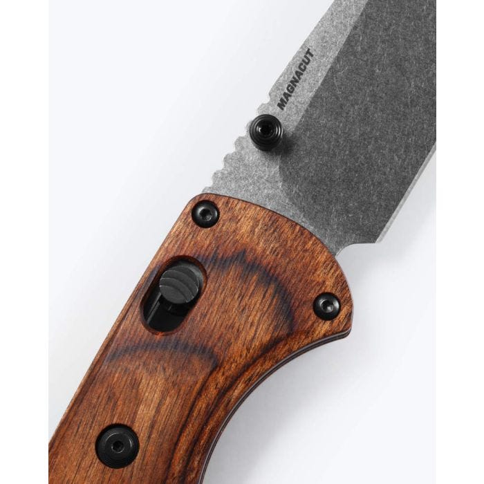 Benchmade SlipRidge 15090 AXIS Lock and handle detail