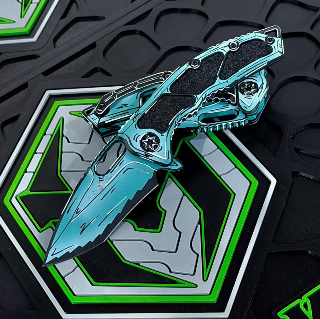 Heretic Knives Medusa Manual Recurve Cel Shade TURQUOISE folding knife H010-CS-TQ