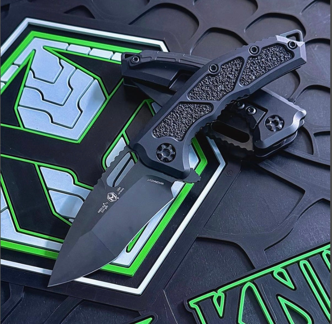 Heretic Knives Medusa Manual DLC Black Tactical H010-6A-T - 3.00" MagnaCut Recurve Tanto Knife