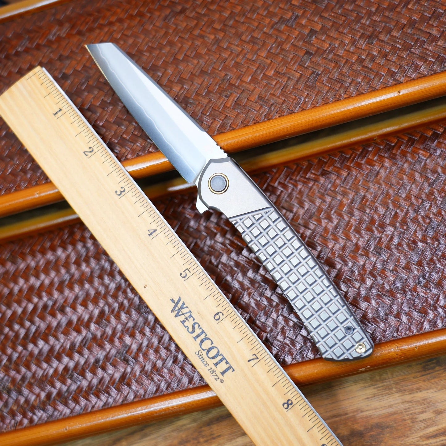 North Mountain Blade 2506-Grid echo frame lock length detail view