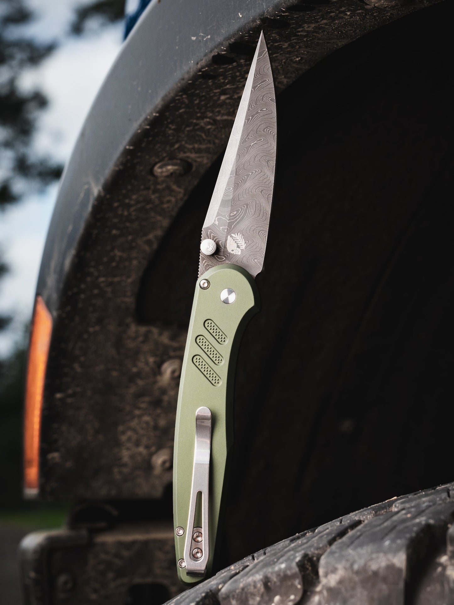 Pro-Tech 2026 Avalon Custom 003 Peace Neighbor - Nichols Boomerang Damascus Blade Green Knurled Aluminum Handle