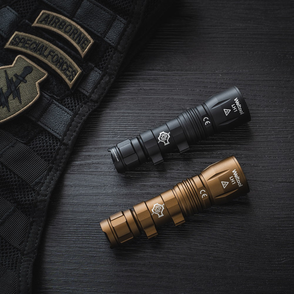 Weltool W35A Black (WEL-W35A-Black) weapon light shown alongside the Flat Dark Earth finish for comparison