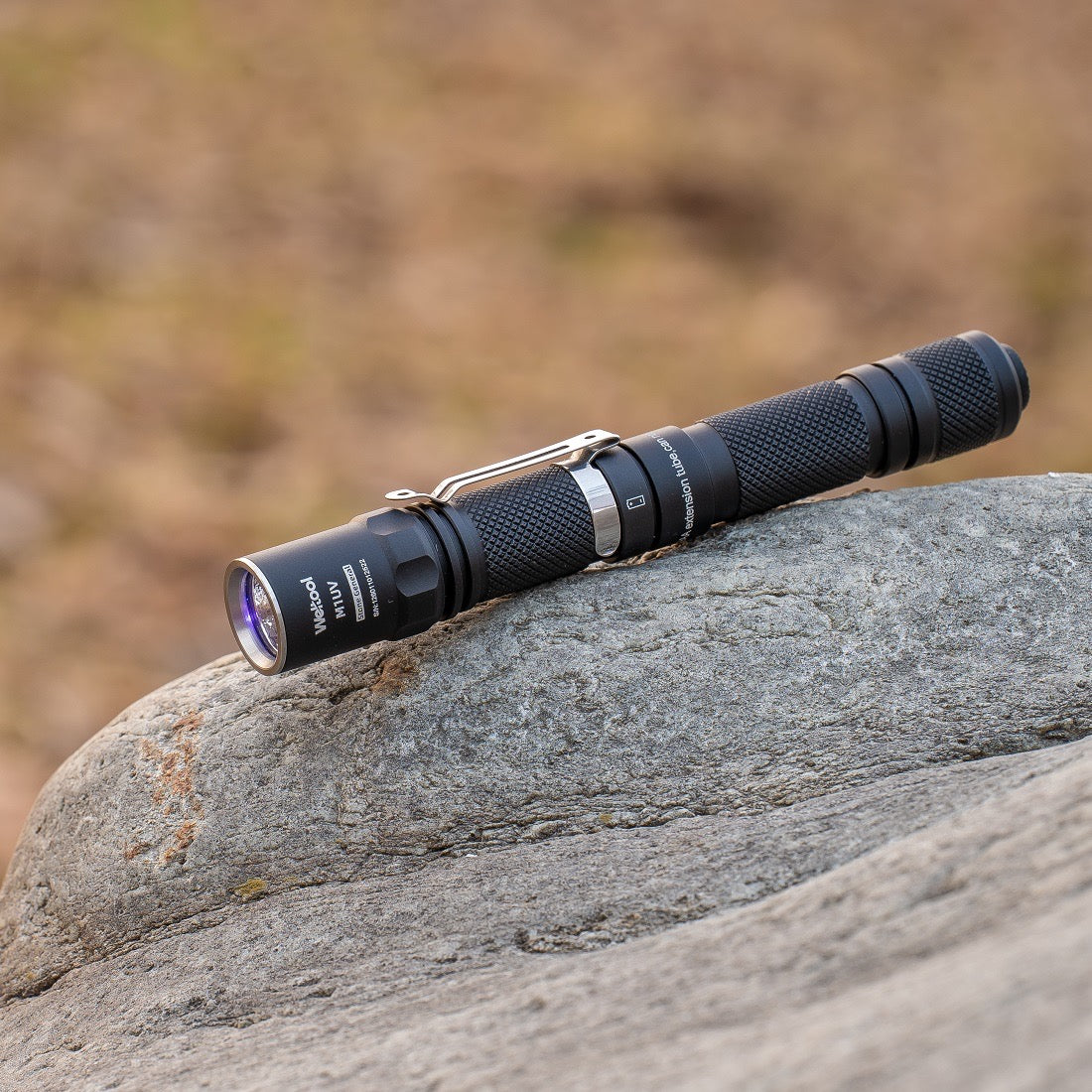 Weltool BB7 (BB7 Tube) flashlight accessory installed on host light