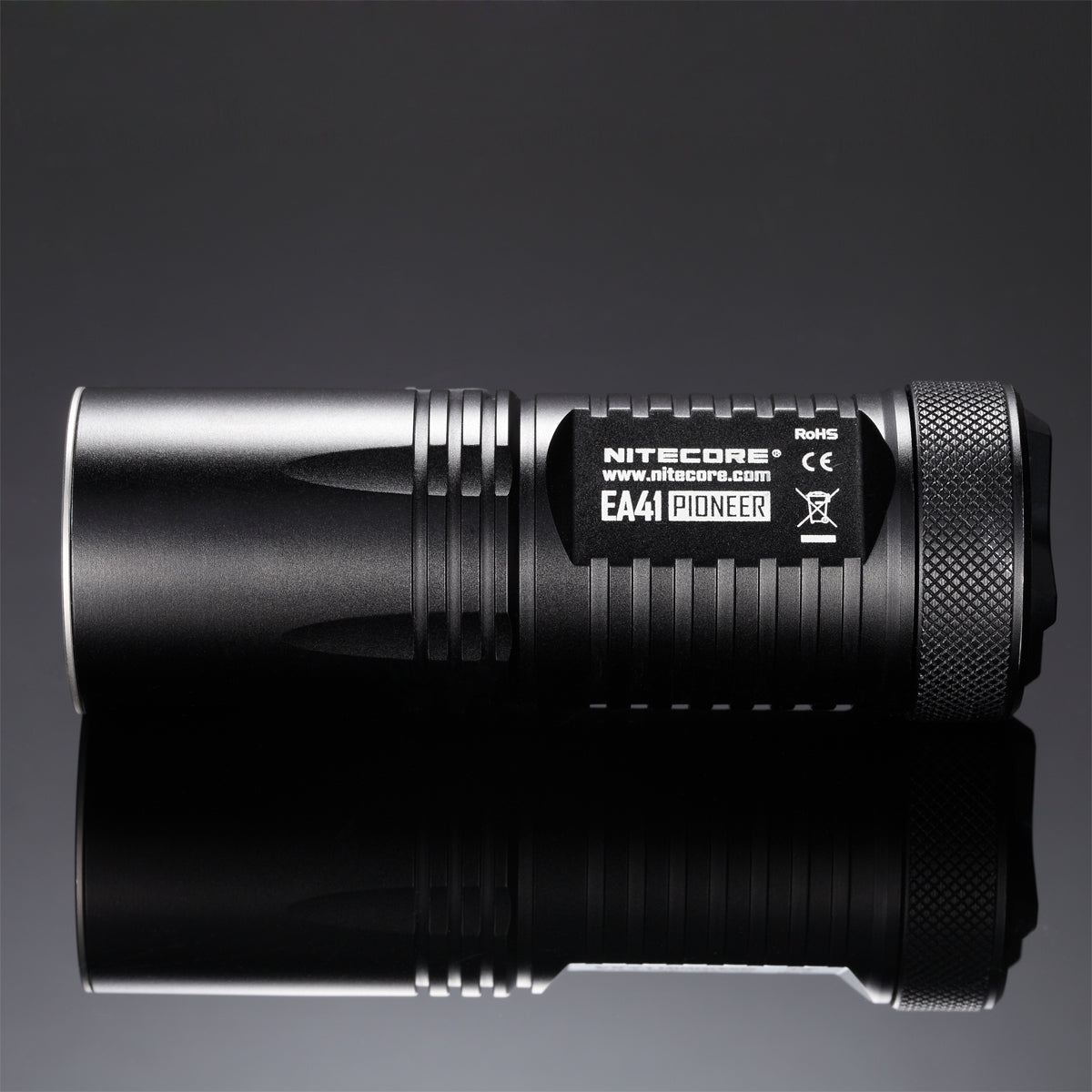 Nitecore EA41 2015 Edition 4 x AA Cree XM-L2 U2 1020 Lumen LED Flashlight