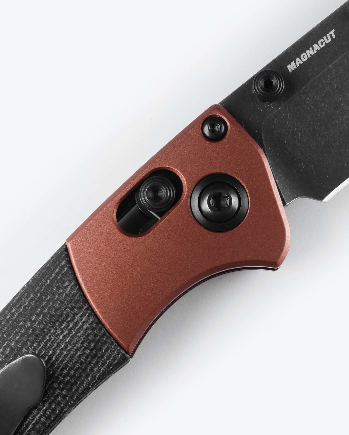 Benchmade Mini Crooked River 15085BK-04 AXIS Lock and burnt copper hardware detail