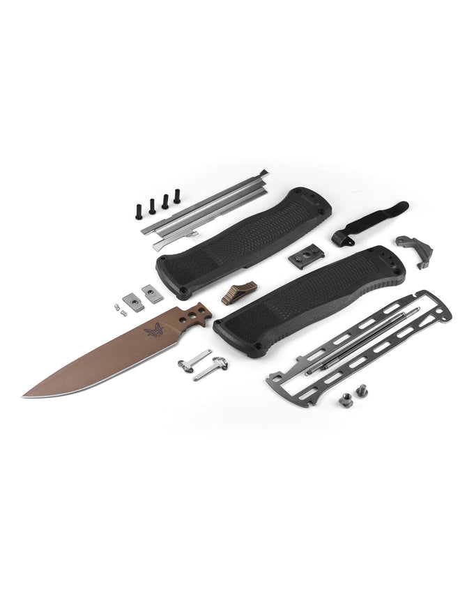 Benchmade Shootout 5371FE CPM-CruWear FDE drop-point blade detail