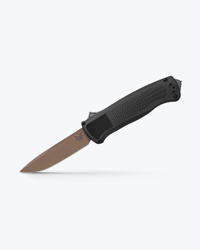 Benchmade Shootout 5371FE front view, 3.49 inch CPM-CruWear FDE drop-point OTF automatic black CF-Elite knife