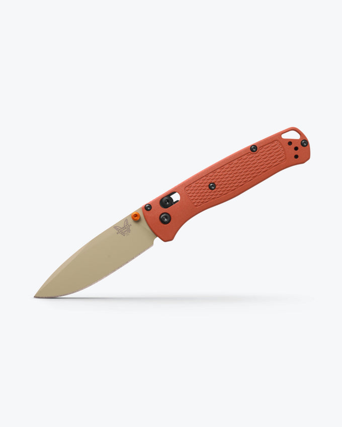 Benchmade Bugout 535TN-10 – 3.24″ CPM-S30V Desert Verde Cerakote drop point EDC folding knife, Rust Orange Grivory