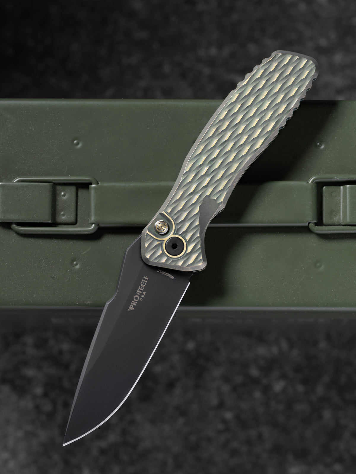 Pro-Tech Pallas 2026 Custom 007 front view – DLC black MagnaCut clip point automatic knife, green/gold Lattice textured titanium