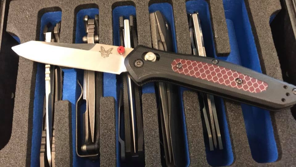 Benchmade 940-1701 Going Gear Exclusive BCM-940-1701 reverse tanto EDC folding knife lifestyle photo