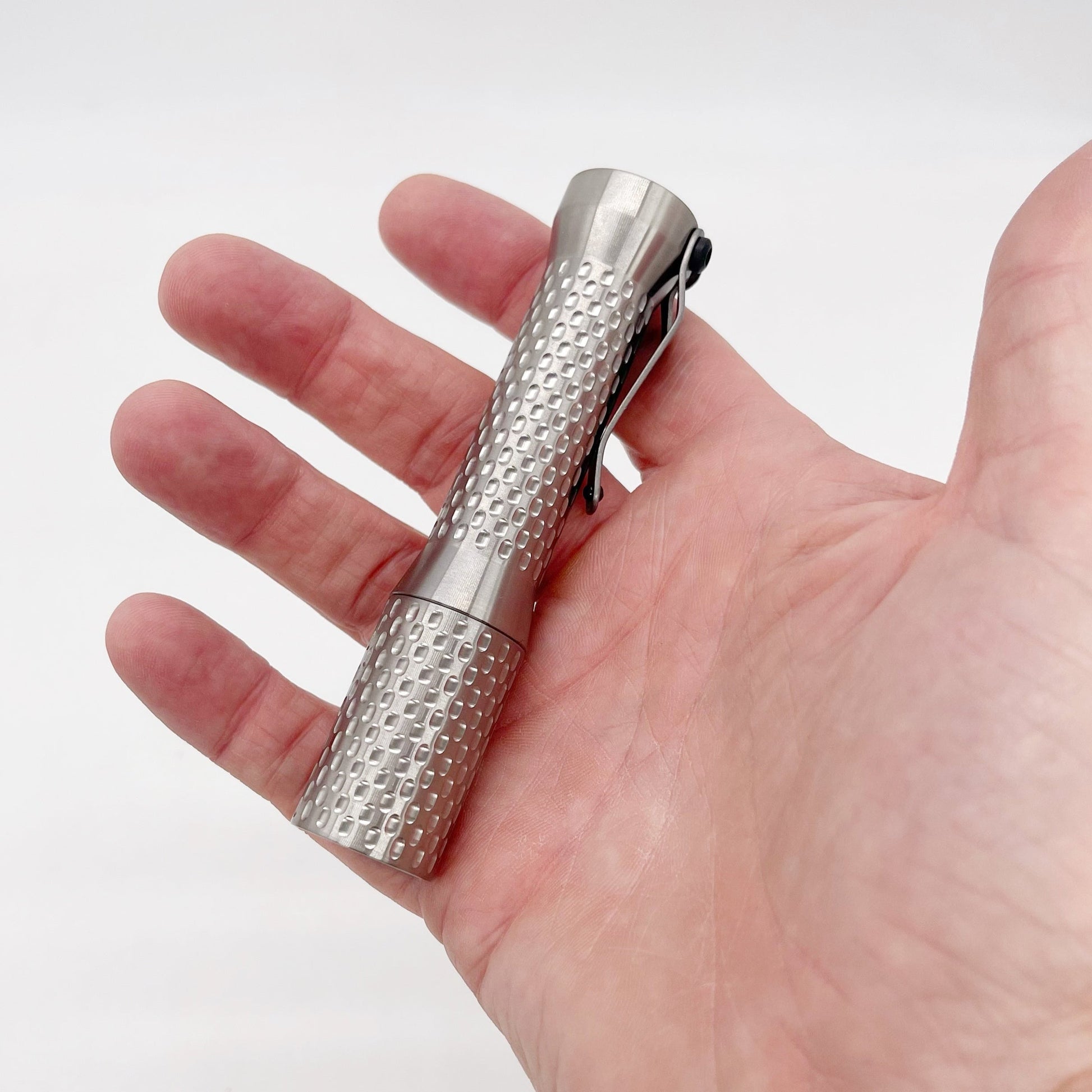Dawson Machine Craft Divot Slim Flashlight – Satin Titanium, Nichia 519a 4500K LED