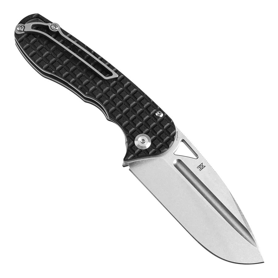 Tenable Bömbur T1054A1 blade detail – 3.53" stonewashed D2 drop point with thumb hole