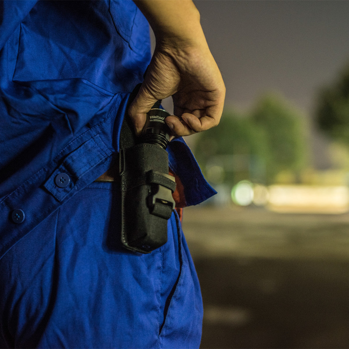 Weltool FH2 flashlight holster back straps detail