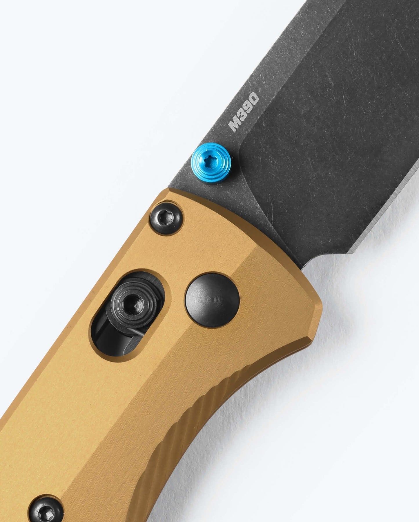Benchmade Bugout 535BK-07 AXIS Lock and turquoise hardware detail