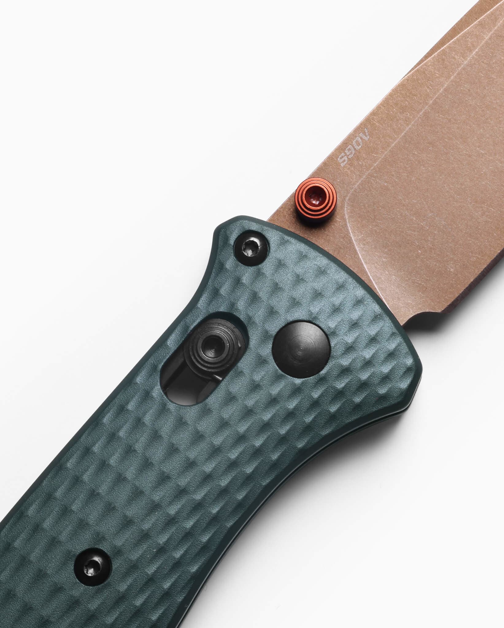 Benchmade Bailout 537FE-2601 AXIS Lock and Taiga Green handle texture detail