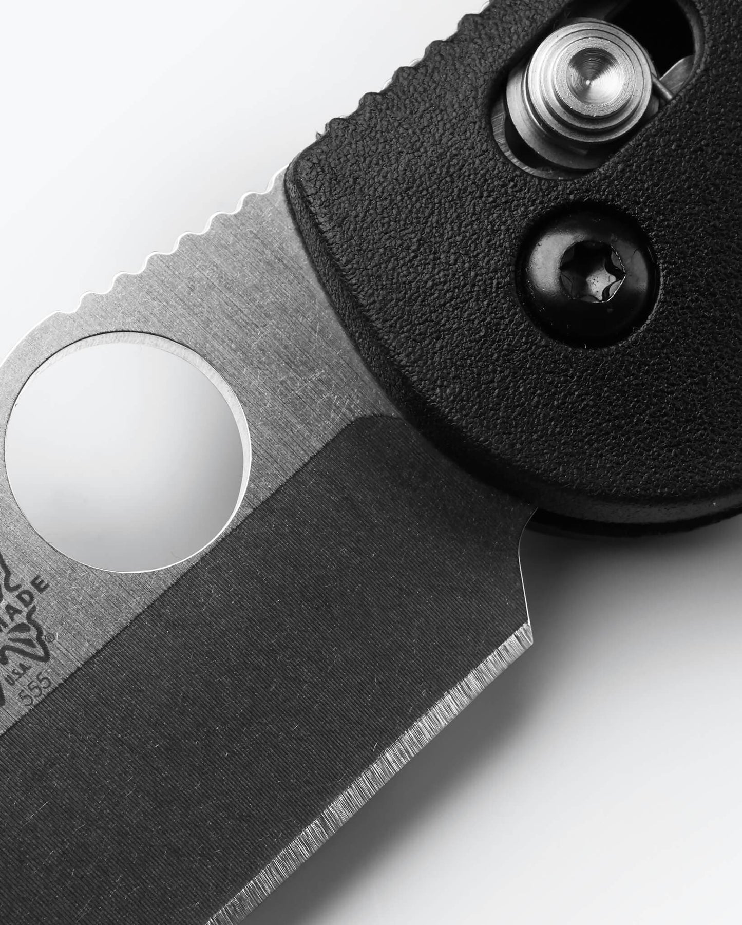Benchmade Mini Griptilian 555-S30V AXIS lock detail