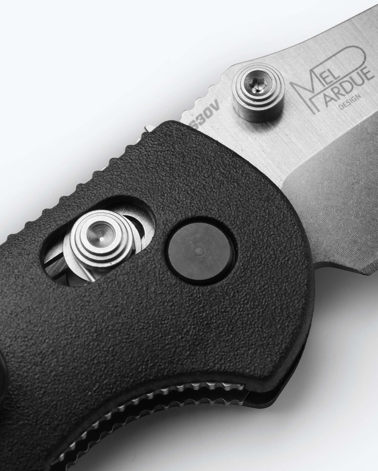 Benchmade Mini Griptilian 556-S30V AXIS lock detail
