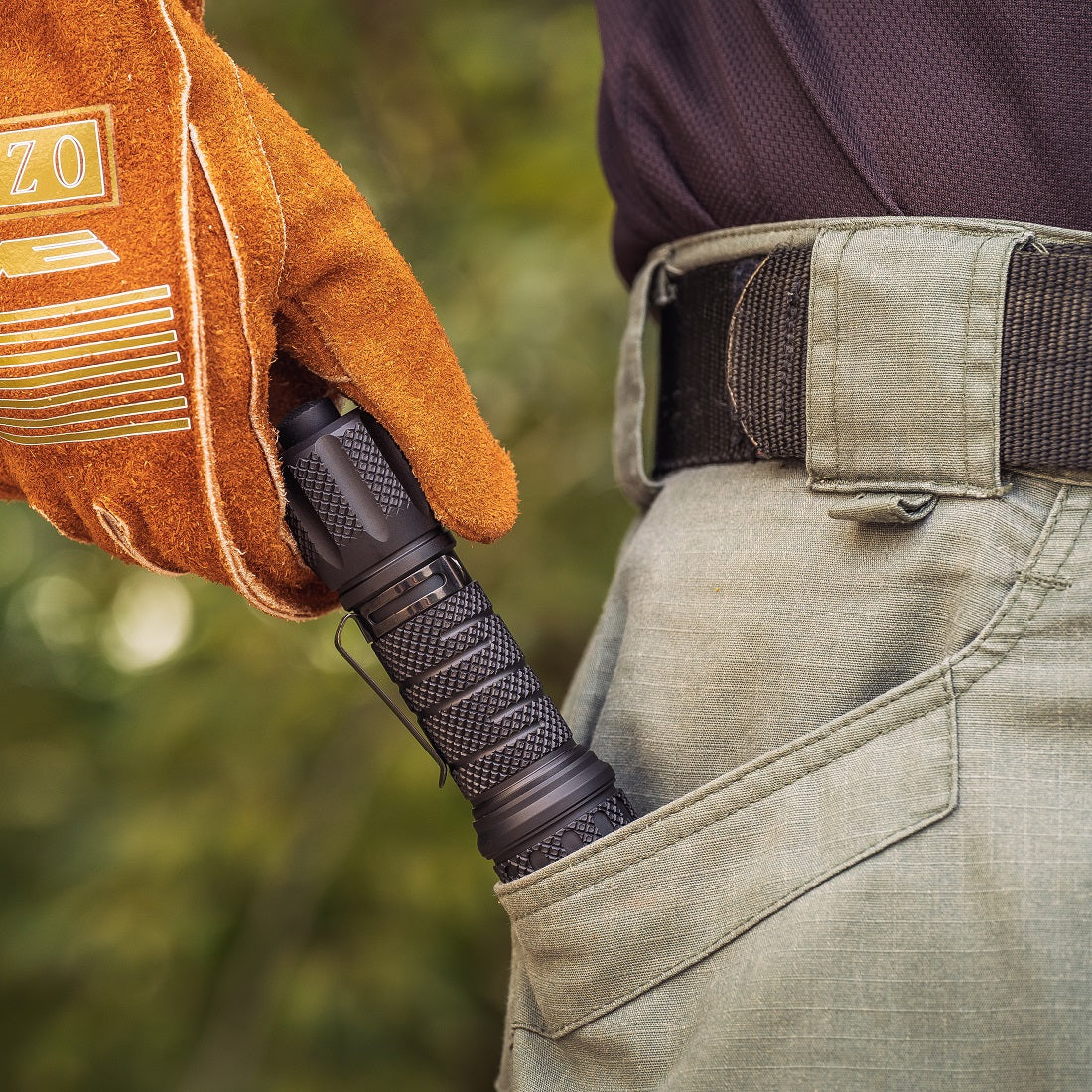 Weltool T8Plus (71236) 2,100 lumen 21700 tactical flashlight – official Weltool product photo