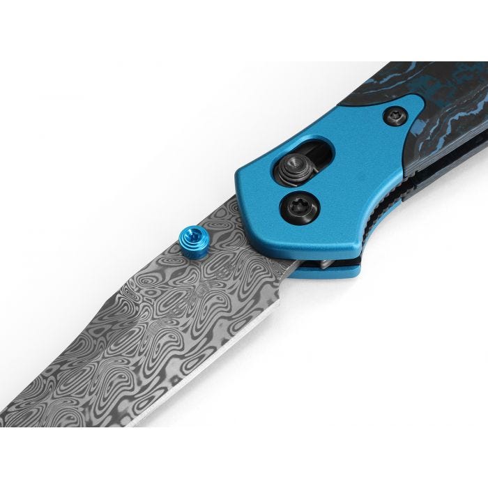 Benchmade Mini Osborne 945-221 Gold Class Damasteel blade pattern detail