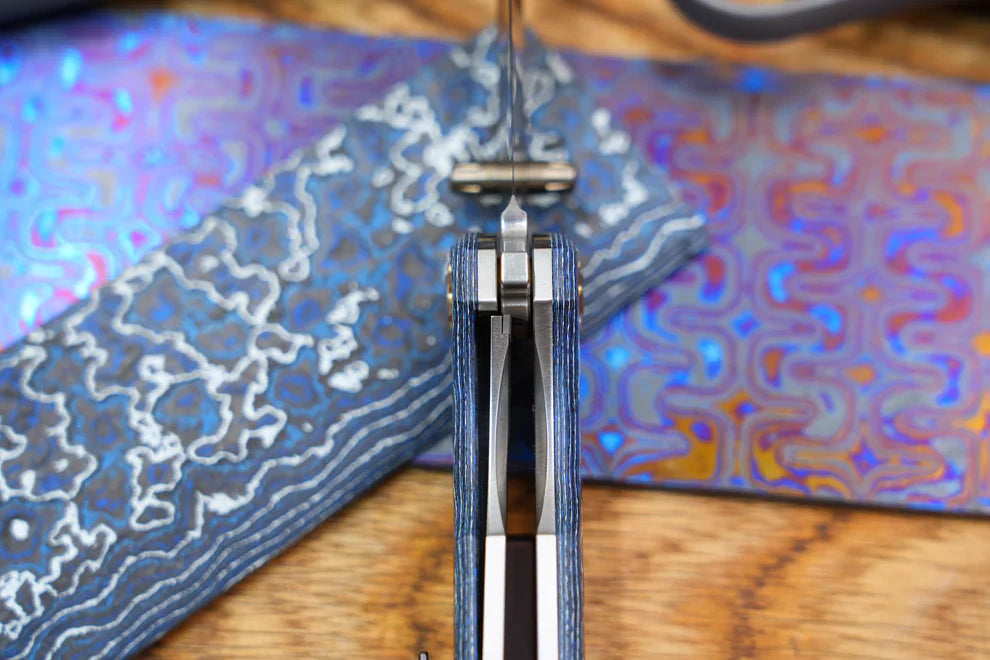 North Mountain Blade Jellyfish-4thGen-BlueGrey detail view 9