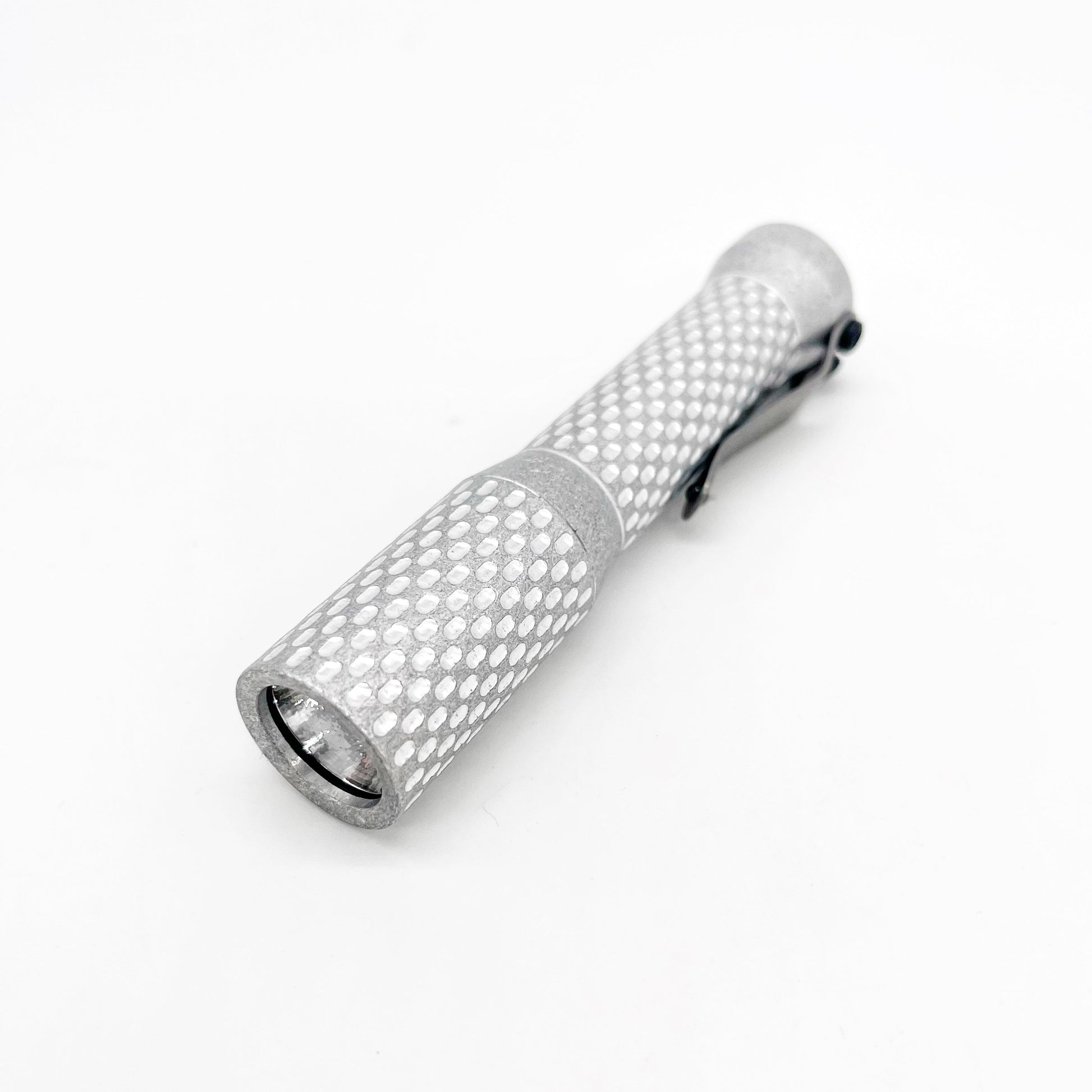 Dawson Machine Craft Divot Slim Flashlight – Tumbled Aluminum, Nichia 519a 4500K LED, H17Fx Driver, 14500 Battery