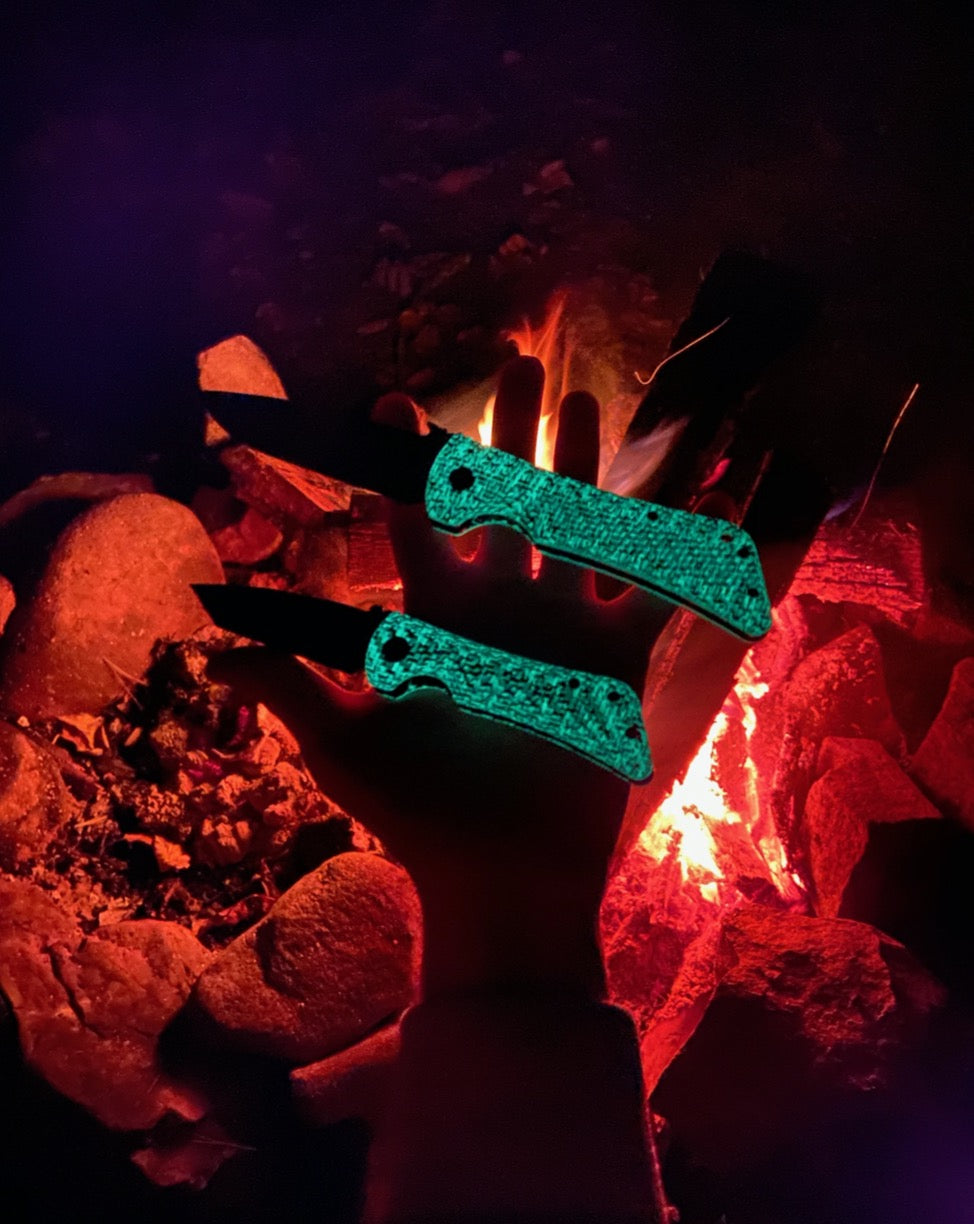 Souther Grind Glow Series Spider Monkey Folding Knife Black PVD Tanto S35vn Steel Blade Glow in the Dark Carbon Fiber Handles