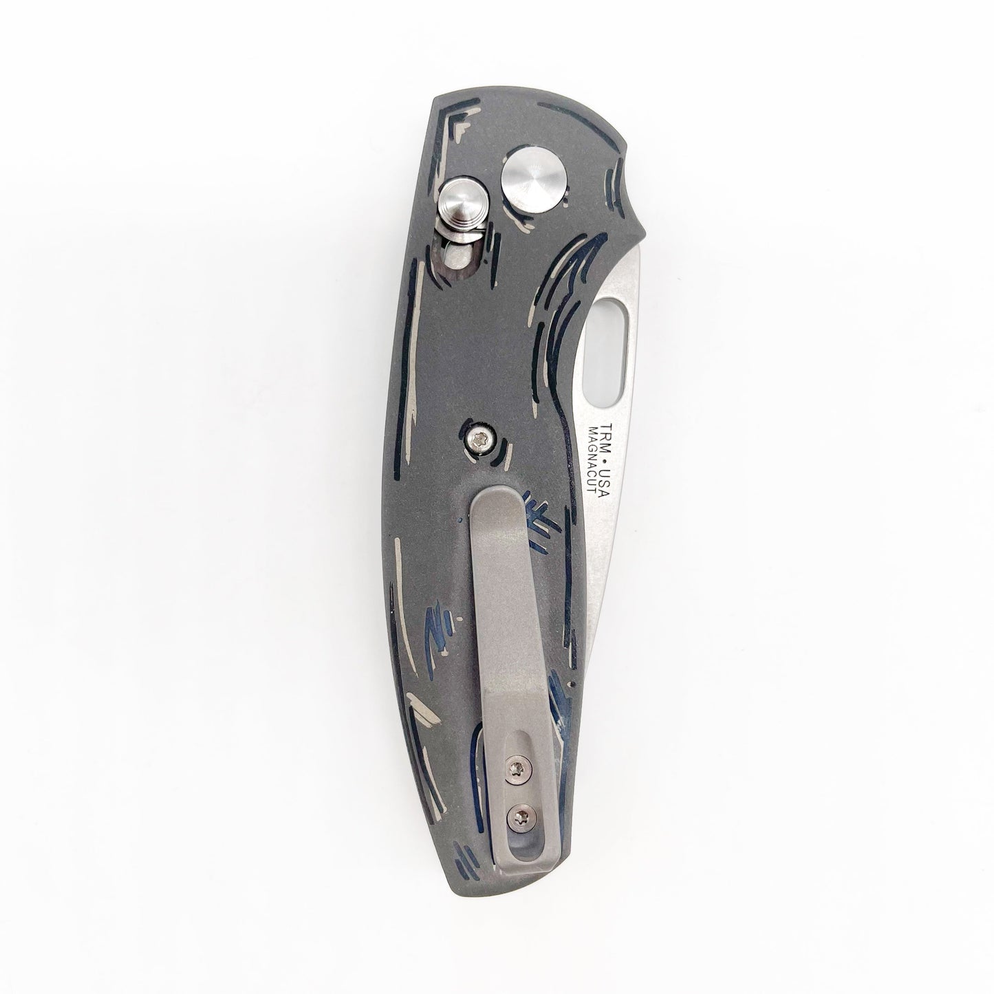 Three Rivers Mfg Bulldog Riverlok 3.2in Magnacut Blade Titanium Gray Cel Shade Finish