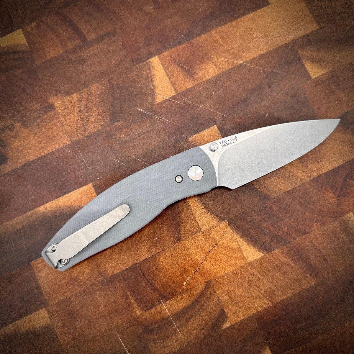 Three Rivers Mfg Neutron 2 Slate Gray G-10 3D Contoured Scales Magnacut Steel