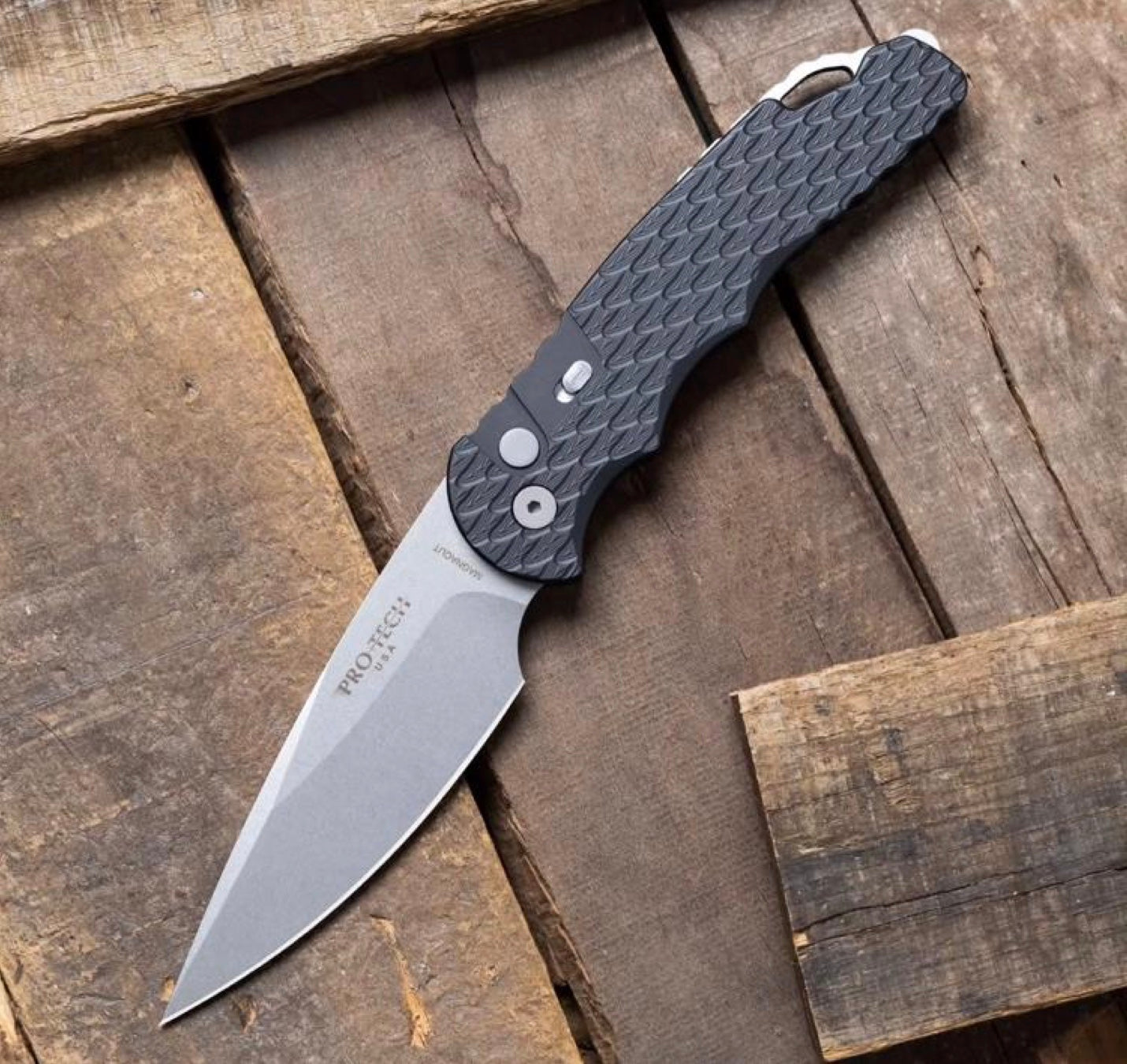 Pro-Tech Tactical Response 4 Folding Knife Magnacut Blade Black Feather Textured Handles