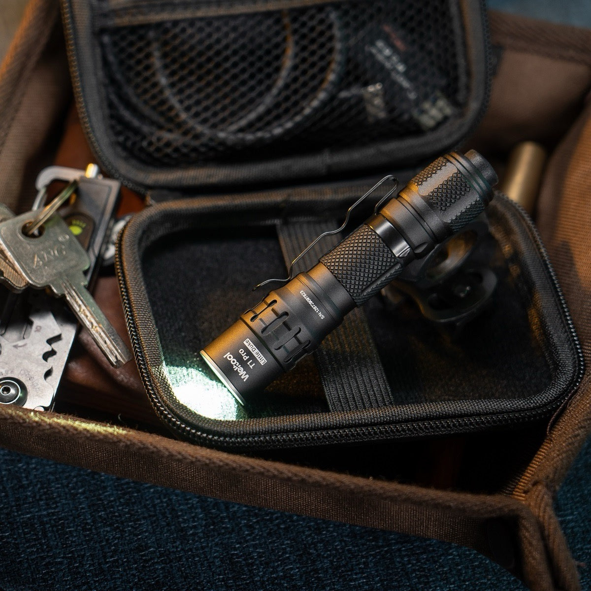 Weltool T1 Pro V3 pocket clip and tail switch detail