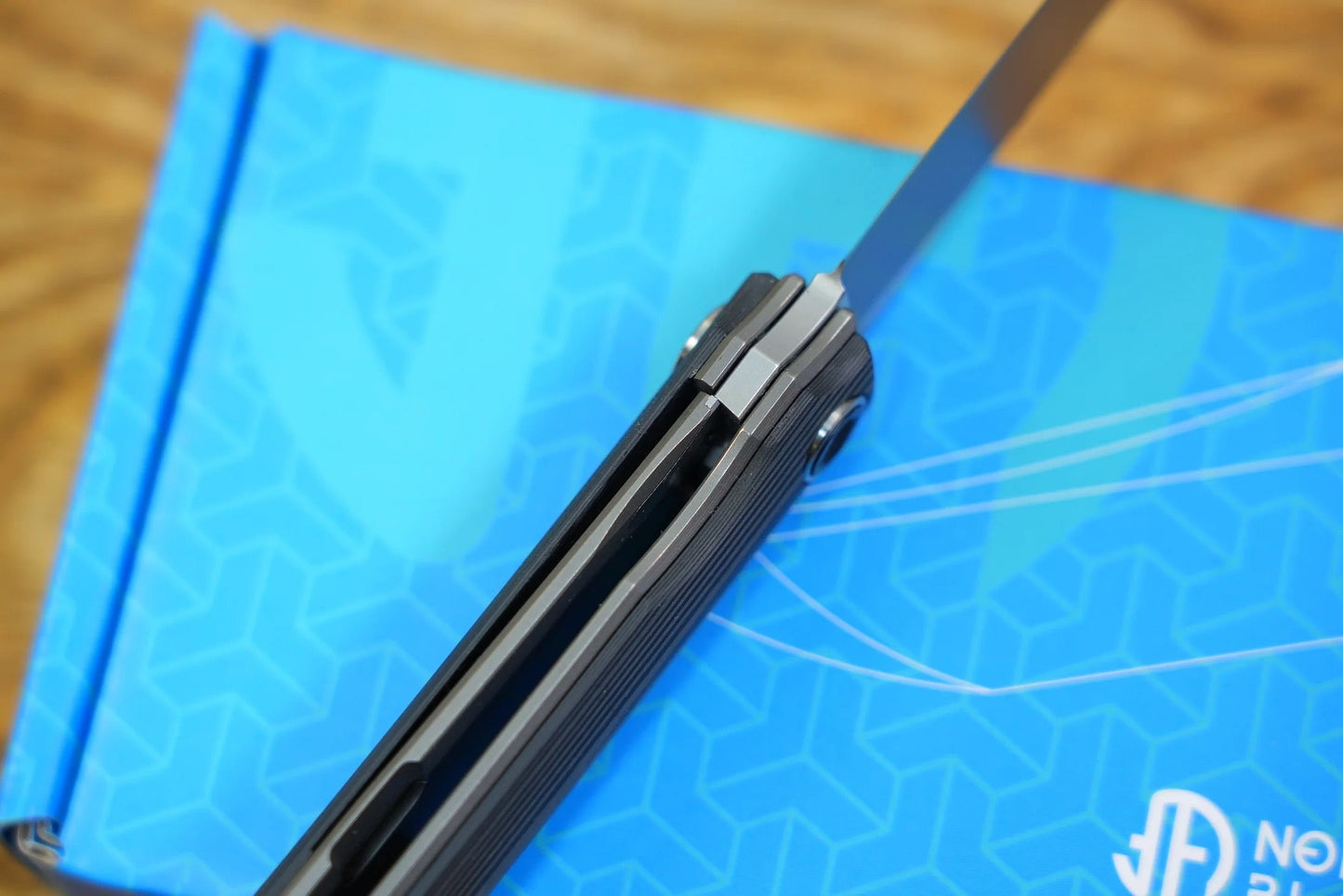 North Mountain Blade HIGO-Satin-CF/TI detail view 7