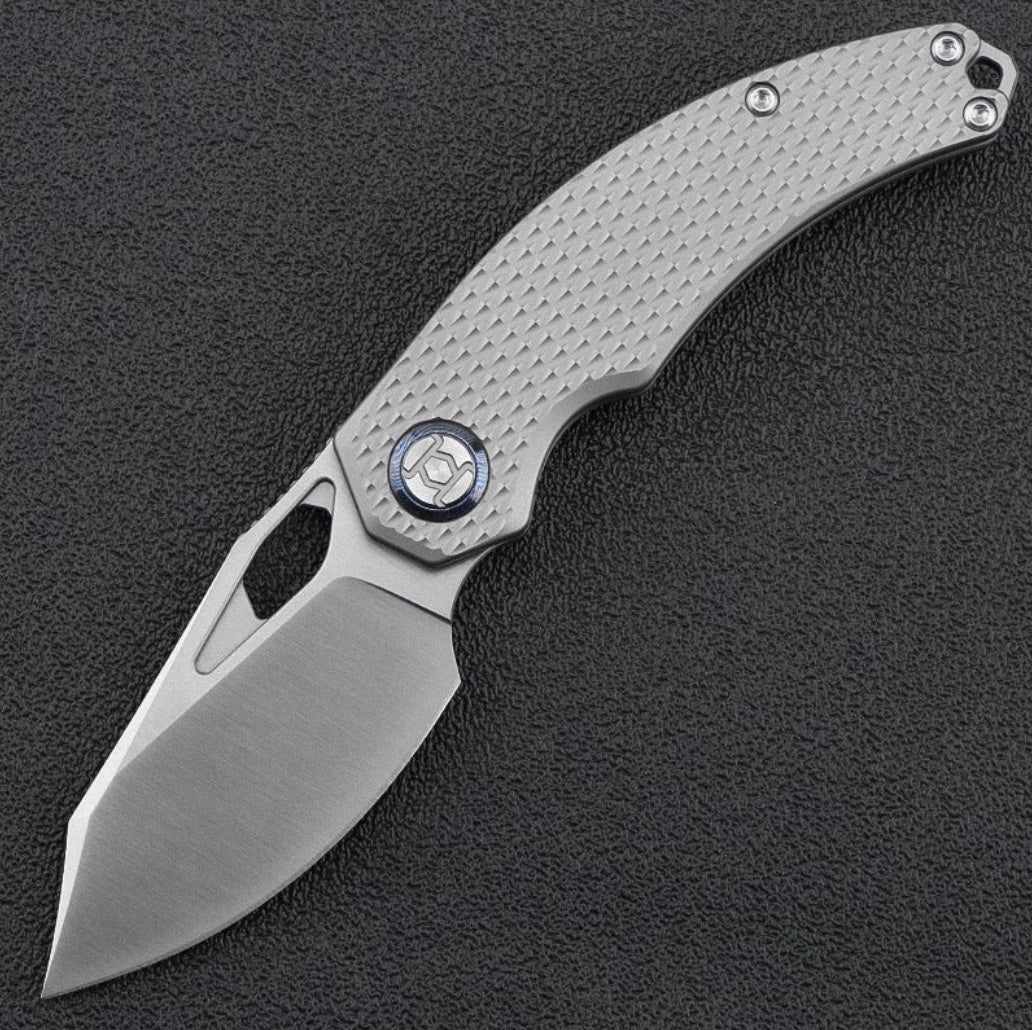 Kunwu Compadre K706C-T2, 2.95″ Satin Vanax Blade, Diamond Textured Titanium, Frame Lock