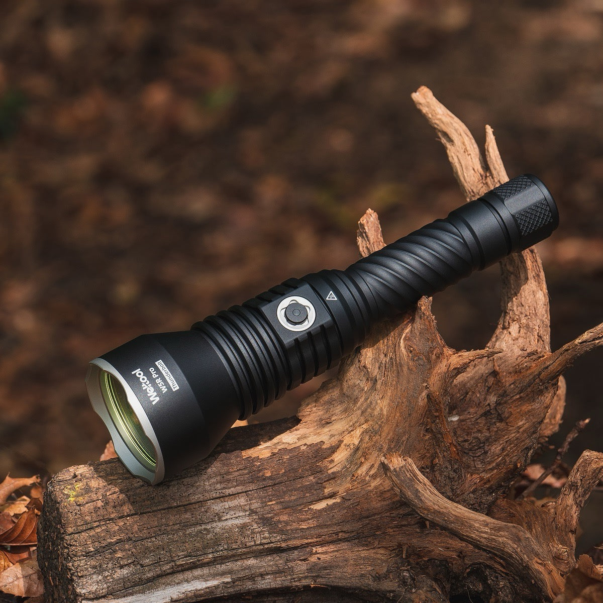 Weltool W5R Pro LEP flashlight head and bezel detail
