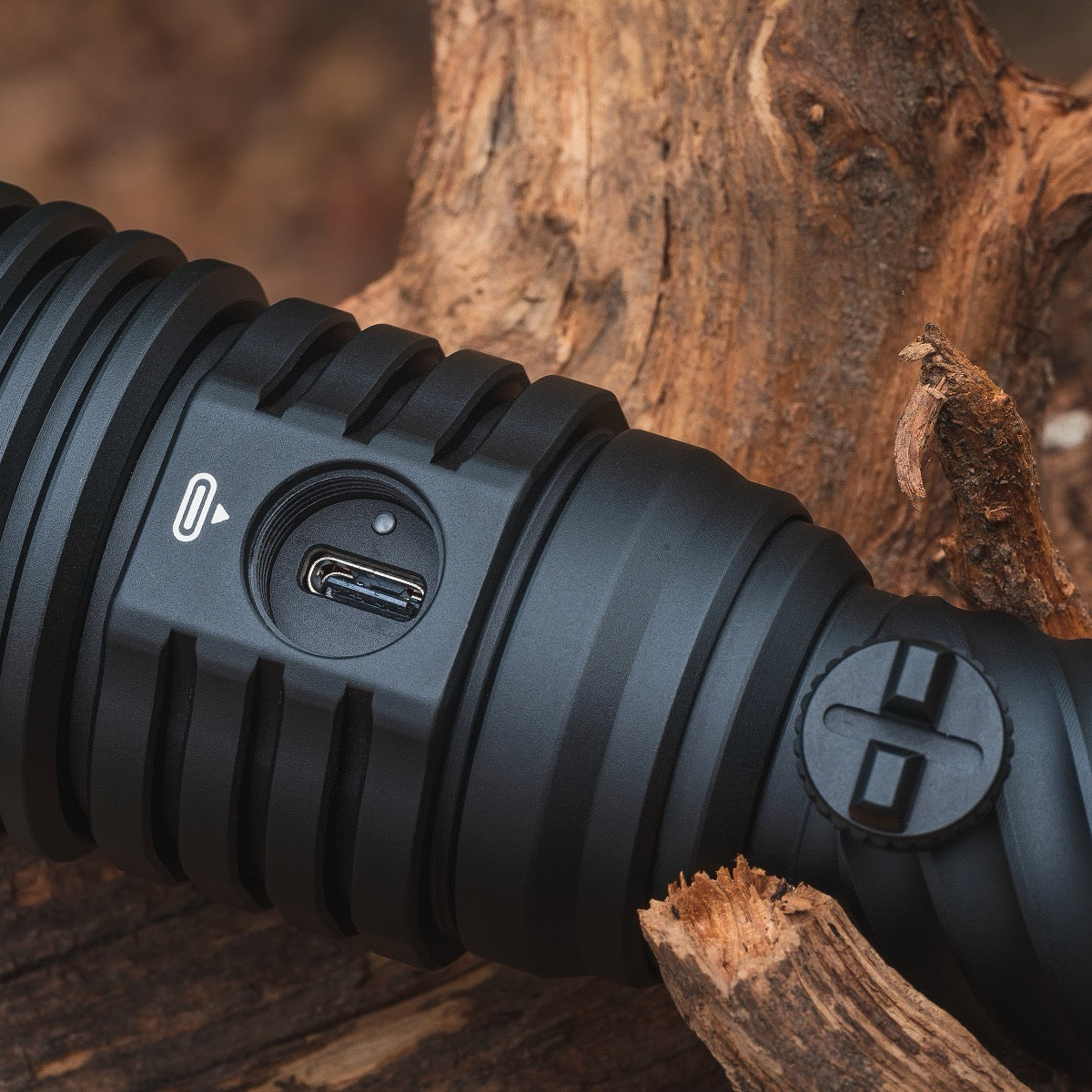 Weltool W5R Pro LEP flashlight side profile view