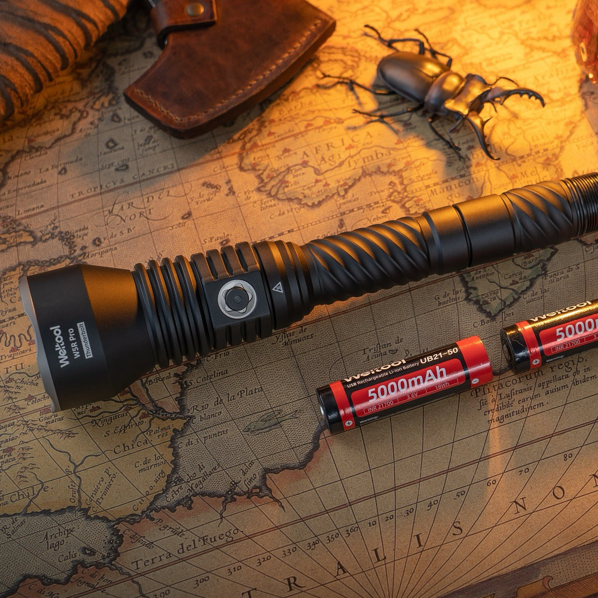 Weltool W5R Pro LEP flashlight tail switch detail