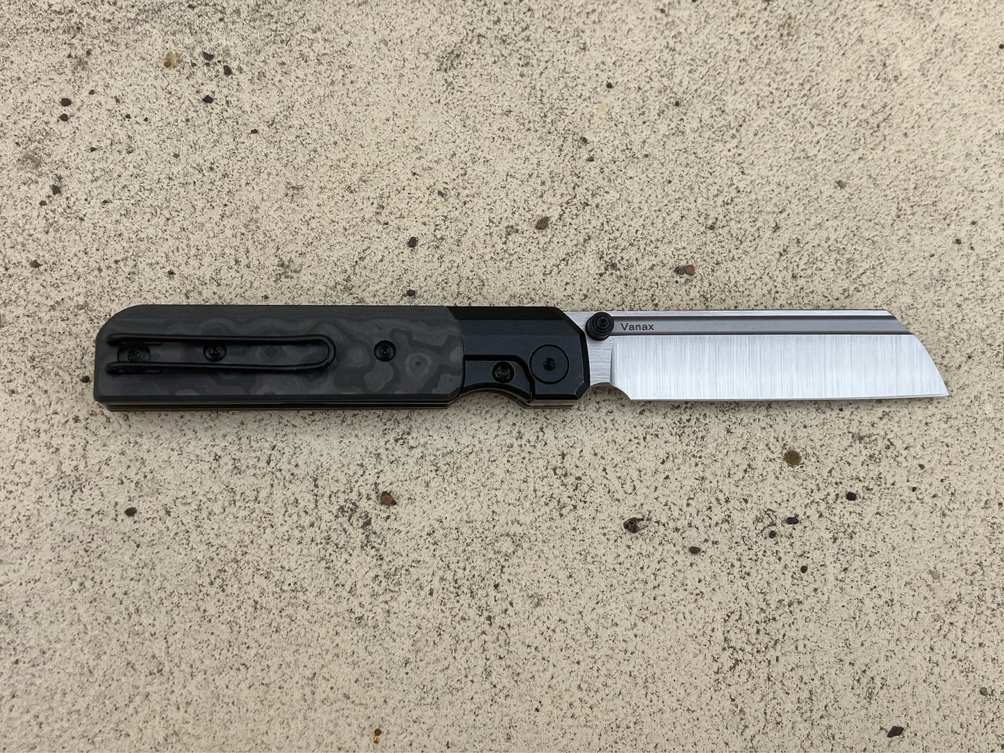 Knife Standards RR Station EXPRESS 'Shadow' – Vanax SuperClean EDC Knife with Blackwashed Titanium & Fat Carbon Inlays