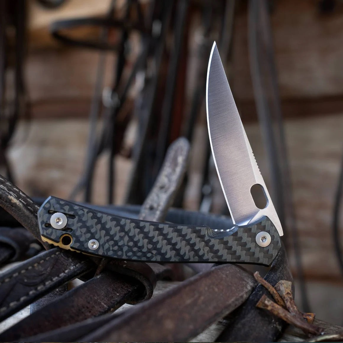 Giant Mouse ACE Bleeker Carbon Fiber / Titanium Handles 3.26in Magnacut Blade