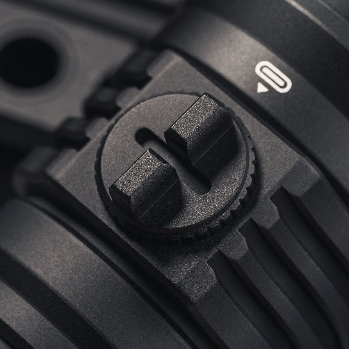Weltool F11R tactical flashlight detail